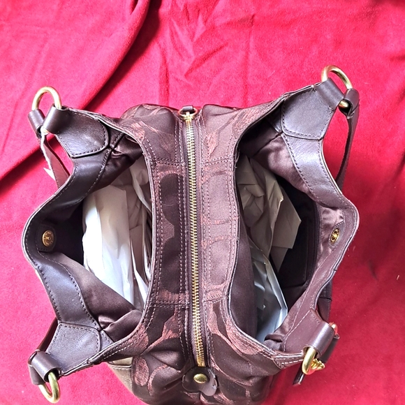 🎁 New Coach Limited Edition Signature Shoulder Bag NewExcellent Condition - Picture 8 of 12